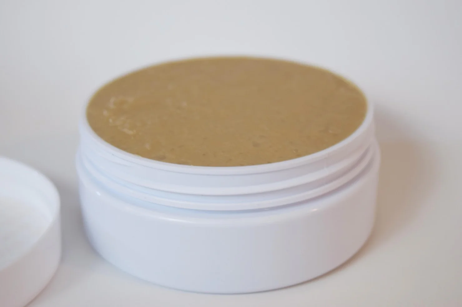 Zero Shine 2.0 by DermMicro for matte or mattifying effect on scalp after SMP Scalp Micropigmentation - Image 4